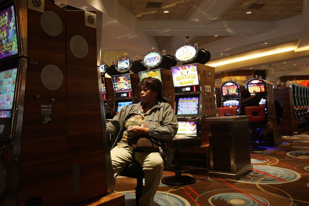 Royal reels slot machine