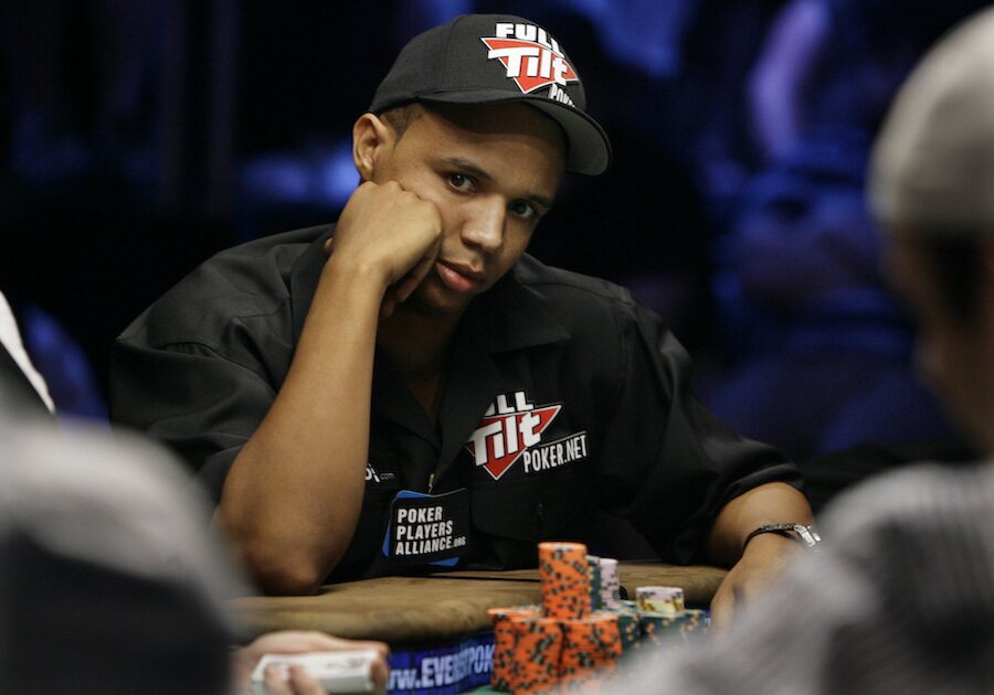 phil ivey playing at word series of poker in 2017