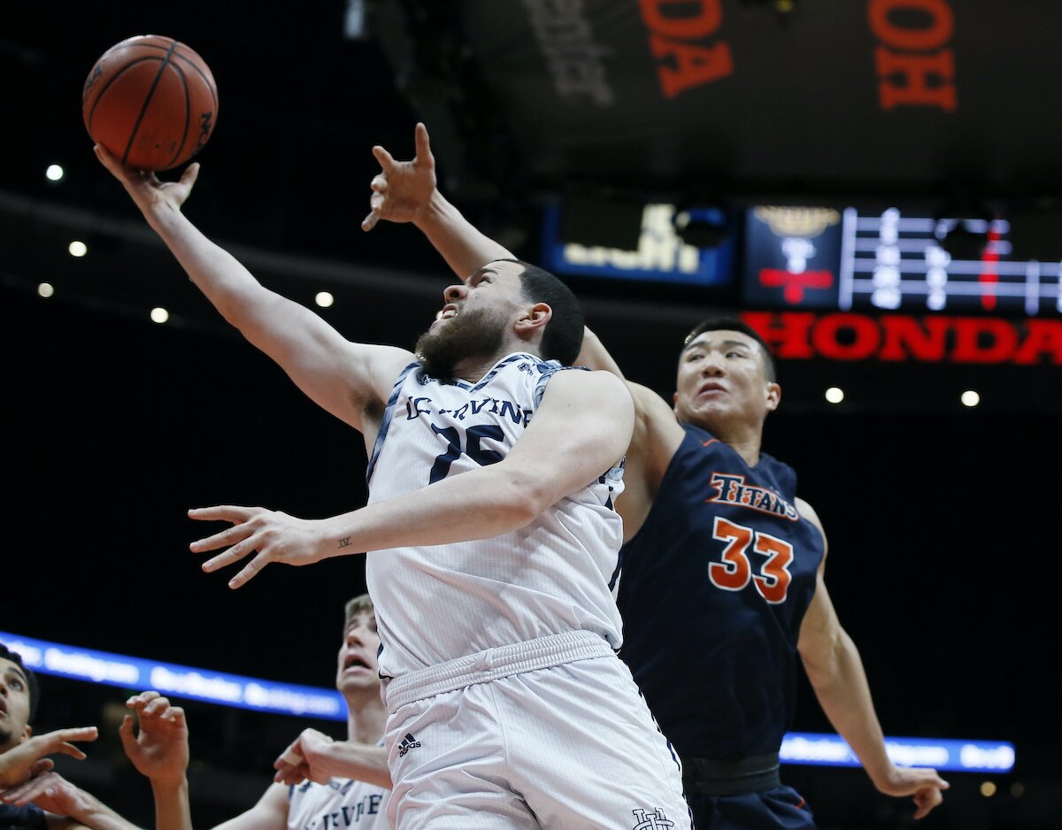Spencer Rivers lay up against Cal State Fullerton
